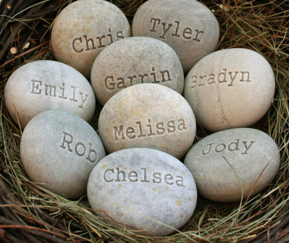 Grandmother personalized gift nest - Set of 9 engraved name stones  - Mom's Nest (c) by SJ-Engraving
