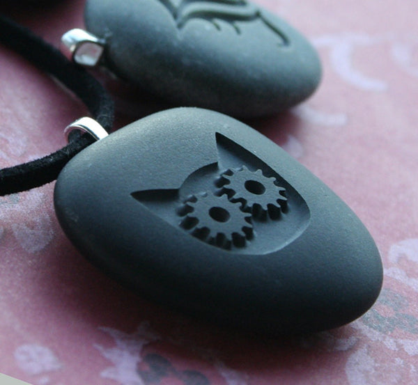 Steampunk Kitty - Tiny PebbleGlyph Pendent (C) - engraved gray beach pebble necklace by SJ-Engraving