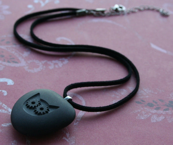 Steampunk Kitty - Tiny PebbleGlyph Pendent (C) - engraved gray beach pebble necklace by SJ-Engraving