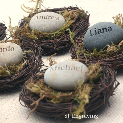 Personalized gift for party guests - Set of 10 favors and place cards - The Pebble Nest by SJ-Engraving