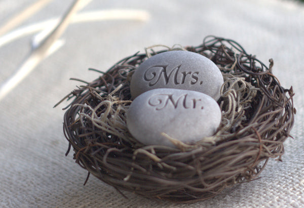 Mr. & Mrs. Bird Nest Cake Topper - Merry Pebble (TM) Collection by sjEngraving