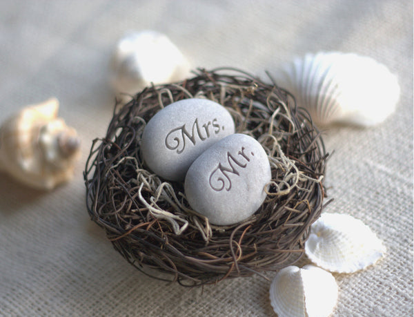 Mr. & Mrs. Bird Nest Cake Topper - Merry Pebble (TM) Collection by sjEngraving