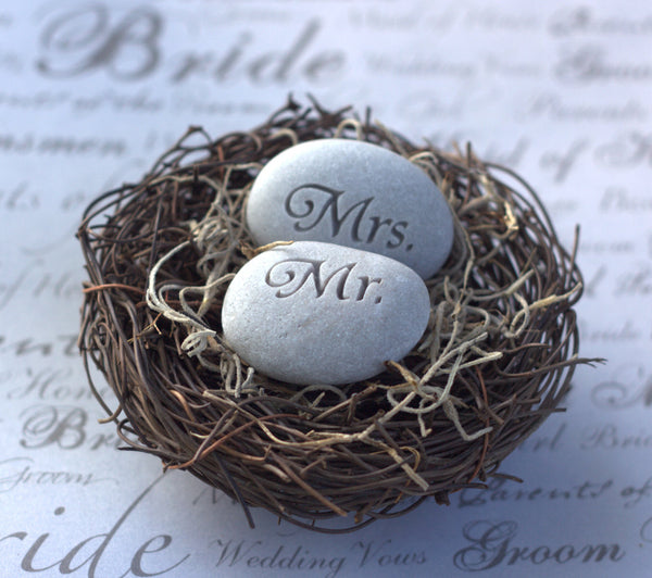 Mr. & Mrs. Bird Nest Cake Topper - Merry Pebble (TM) Collection by sjEngraving