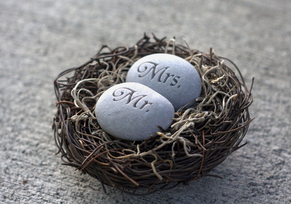 Mr. & Mrs. Bird Nest Cake Topper - Merry Pebble (TM) Collection by sjEngraving