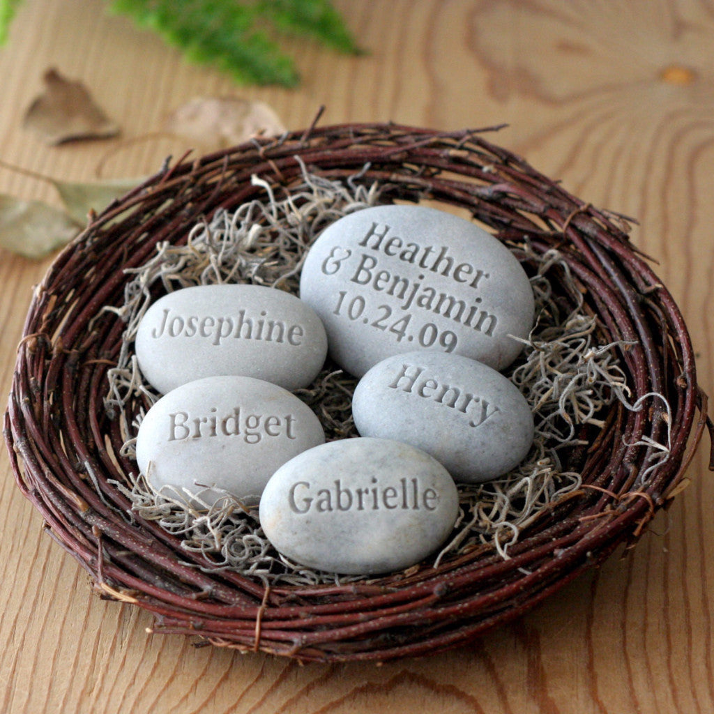 Personalized family gift - set of 5 stones with names and established date in nest by SJ-Engraving