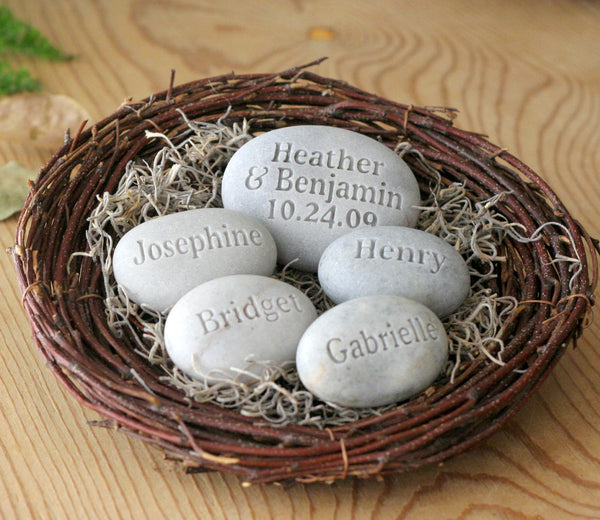 Personalized family gift - set of 5 stones with names and established date in nest by SJ-Engraving