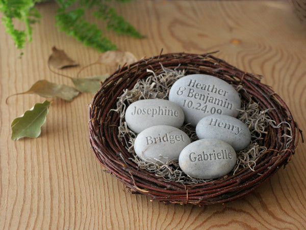 Personalized family gift - set of 5 stones with names and established date in nest by SJ-Engraving