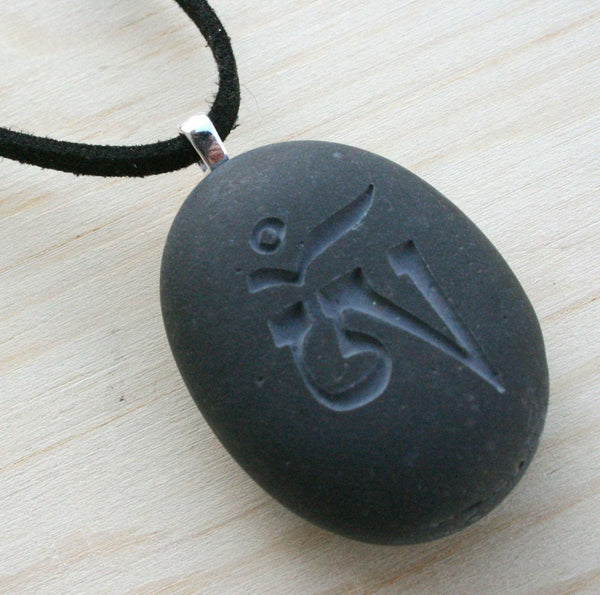 Tibetan Om - Tiny PebbleGlyph(c) Pendent - engraved beach stones