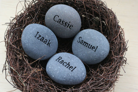 Personalized mothers nest - Mom's Nest - Set of 4 custom engraved name stones in bird nest